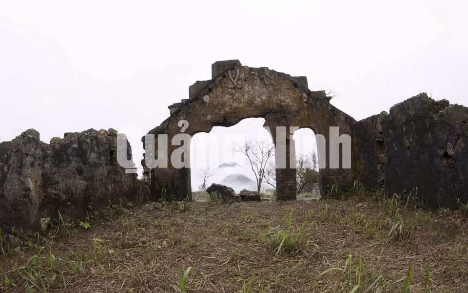 Di tích Am Ngọa Vân (4-2014). Ảnh: Khánh Giang