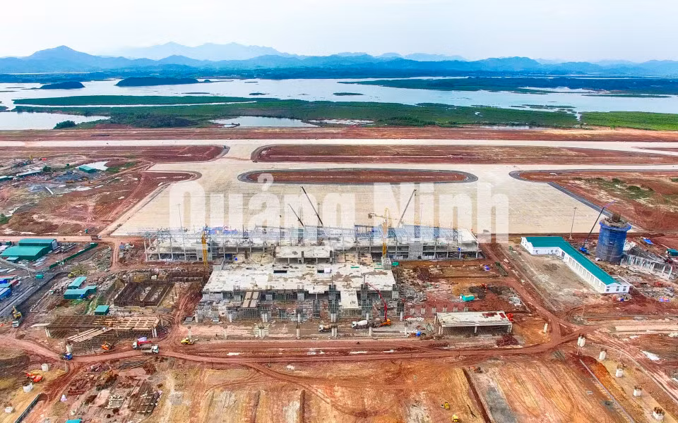 Toàn cảnh thi công Cảng Hàng không quốc tế Quảng Ninh (1-2018). Ảnh: Đỗ Phương
