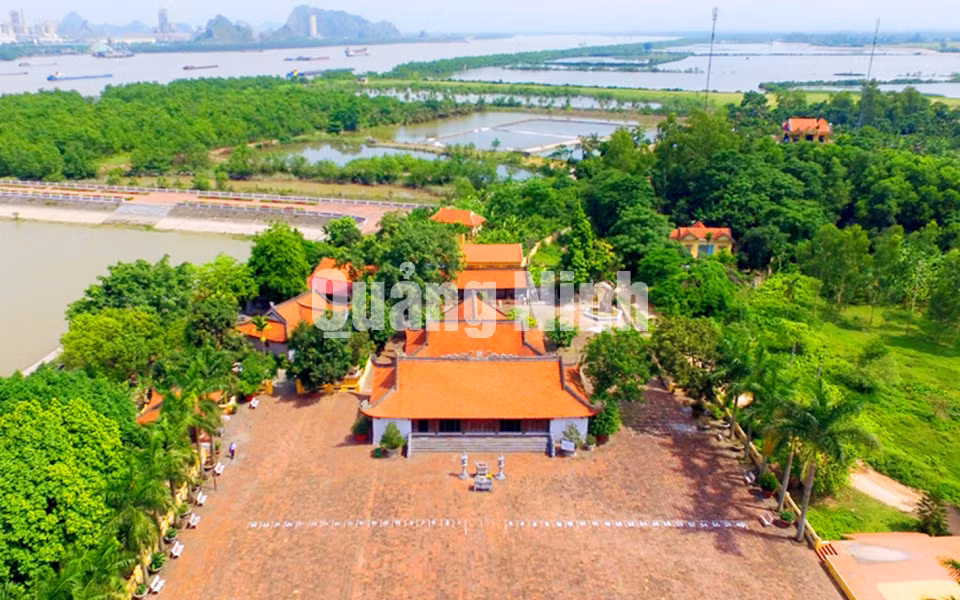 Quần thể di tích đền Trần Hưng Đạo - miếu Vua Bà (6-2016). Ảnh: Hà Phong