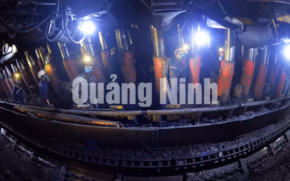 Công nhân Công ty CP Than Hà Lầm khai thác than. Ảnh Công ty Cổ phần than Hà Lầm cung cấp
