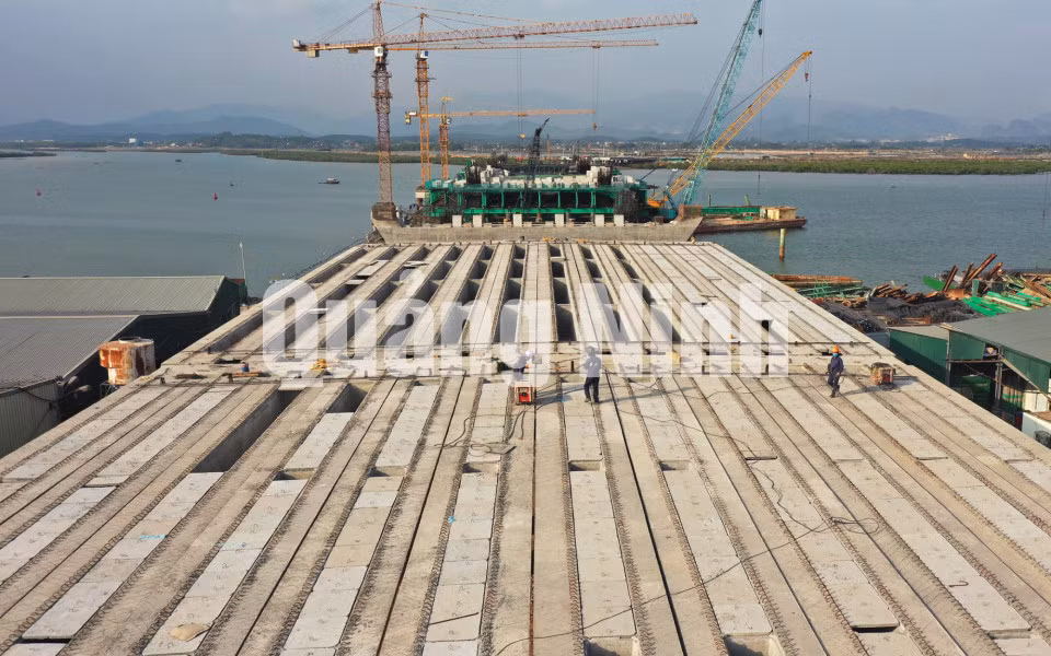 Lắp dầm (2-2021). Ảnh: Đỗ Phương