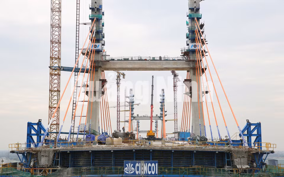 Thi công đúc hẫng cầu Bạch Đằng (1-2018). Ảnh: Đỗ Phương