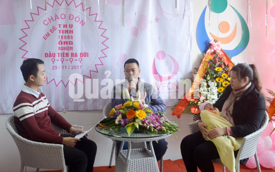 Gia đình anh Nguyễn Thành Trung chia sẻ về những vất vả, khó khăn và niềm vui khi đón con gái đầu lòng ra đời bằng phương pháp IVF.