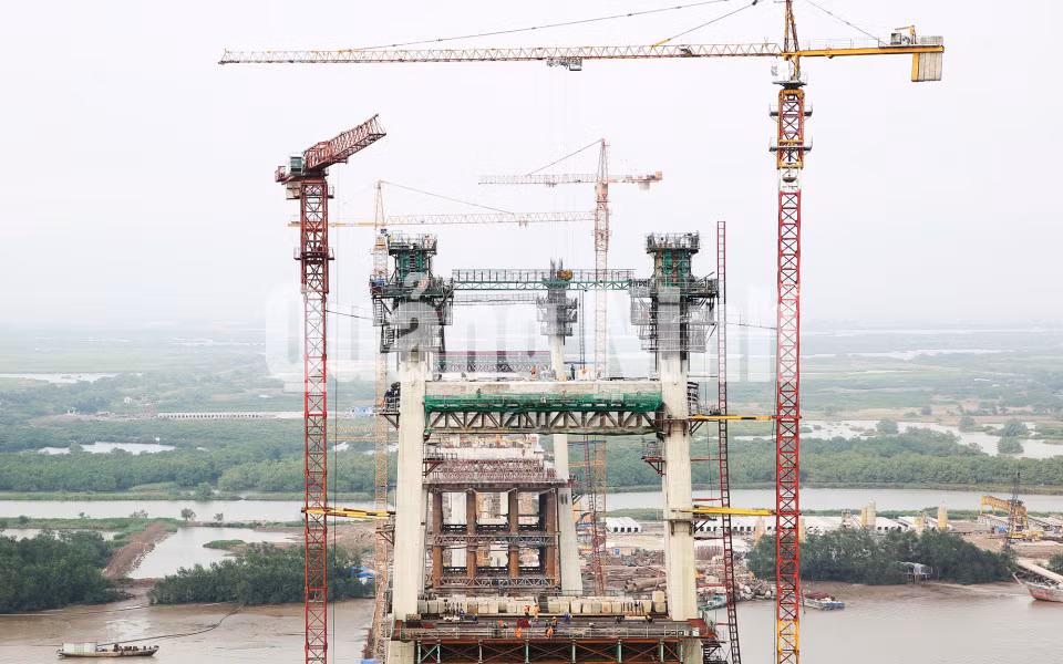 Công trường thi công cầu Bạch Đằng (4-2017). Ảnh: Đỗ Phương