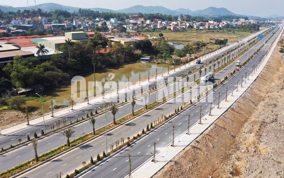 Đường nối KCN Cái Lân, qua KCN Việt Hưng với cao tốc Hạ Long - Vân Đồn (2-2021). Ảnh: Đỗ Phương