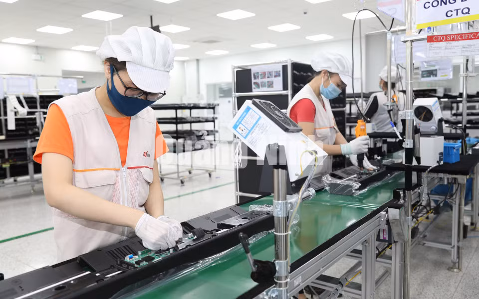 Nhà máy Bumjin Electronics sản xuất bộ thu AV, sản phẩm điện tử dân dụng (1-2021). Ảnh: Đỗ Phương