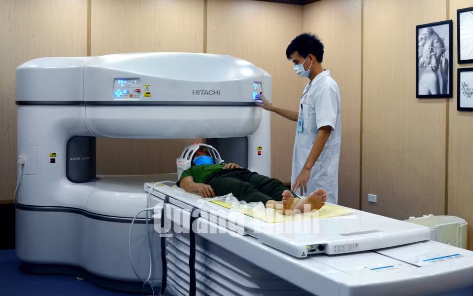 Chụp cắt lớp vi tính cho bệnh nhân tại Bệnh viện Đa khoa Khu vực Móng Cái (Cơ sở 2) (10-2020). Ảnh: Nguyễn Hoa