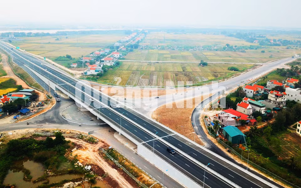 Nút giao đầu tuyến nối cao tốc Hạ Long - Hải Phòng với KCN Nam Tiền Phong (11-2019). Ảnh: Đỗ Phương