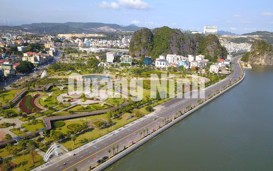 Tuyến đường Trần Quốc Nghiễn kết nối các điểm tham quan của thành phố như Bảo tàng, Cung quy hoạch, Hội chợ và triển lãm, công viên Lán Bè, cụm di tích núi Bài Thơ... (5-2020). Ảnh: Hùng Sơn