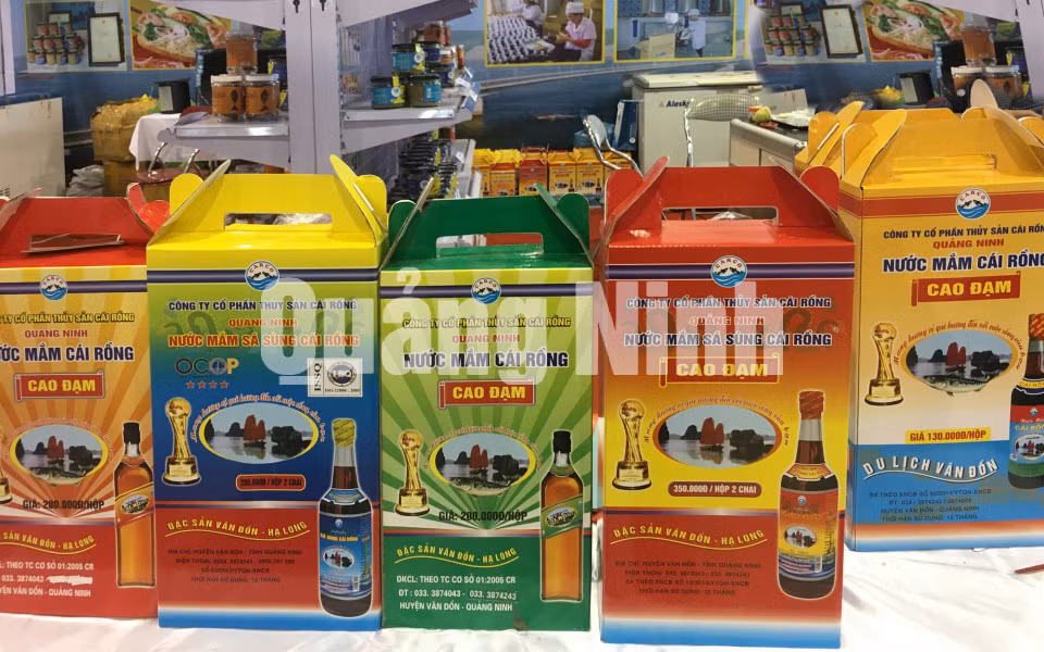 Nước mắm Cái Rồng của Công ty CP Thủy sản Cái Rồng (huyện Vân Đồn). Ảnh: Cao Quỳnh