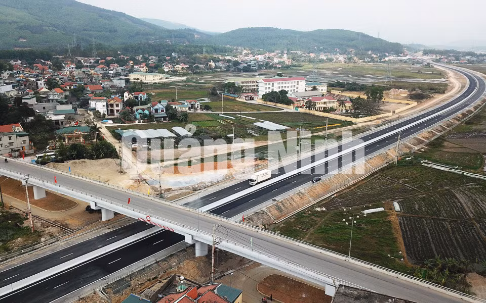Cao tốc Hạ Long - Vân Đồn (7-2020). Ảnh: Mạnh Trường