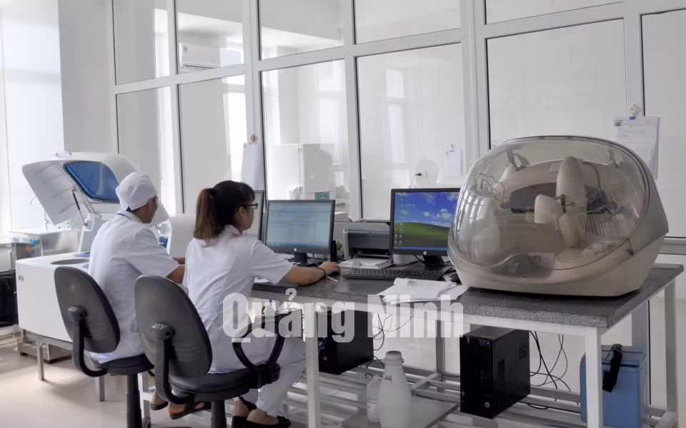 Trung tâm Y tế huyện Đầm Hà được đầu tư trang thiết bị hiện đại. Ảnh: Hoàng Quý
