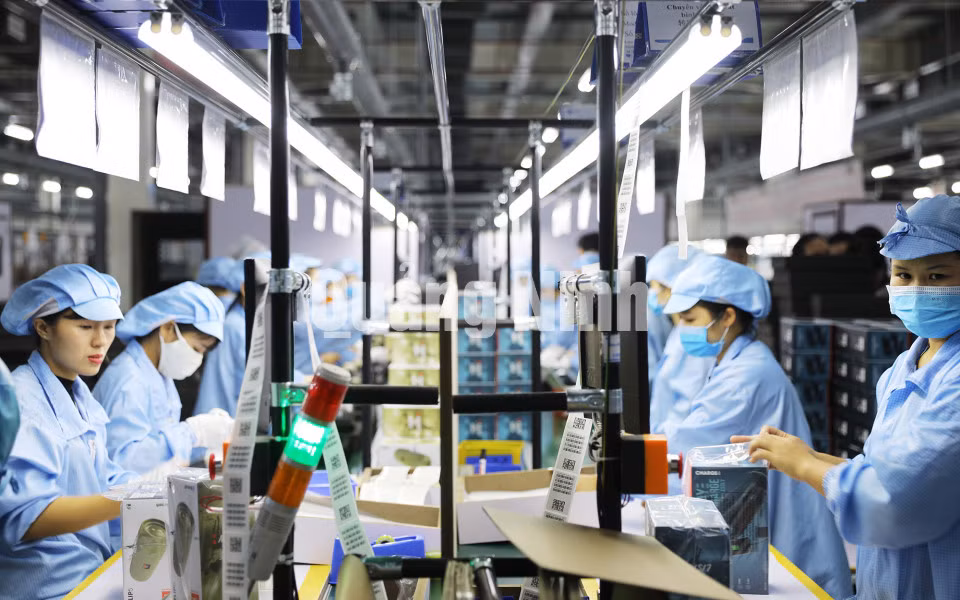 Dây chuyền sản xuất thiết bị âm thanh của Công ty Tonly Technology Limited tại KCN Đông Mai (11-2020). Ảnh: Đỗ Phương