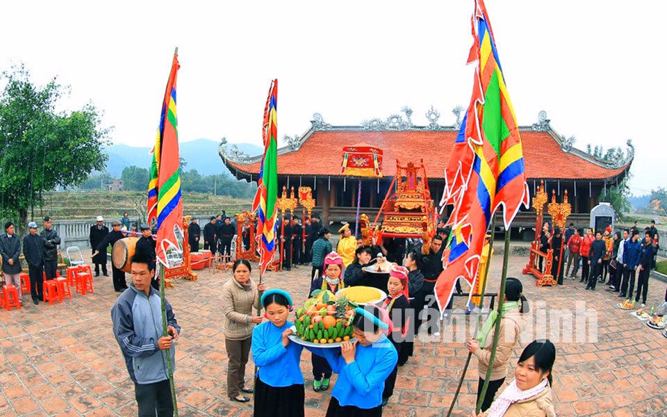 Nghi lễ tế Thần Hoàng Cần tại hội đình Lục Nà (12-2015). Ảnh: Đỗ Giang