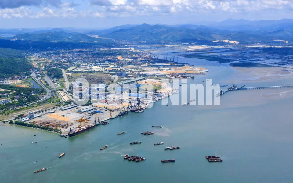 Toàn cảnh khu công nghiệp Cái Lân (8-2020). Ảnh: Khánh Giang