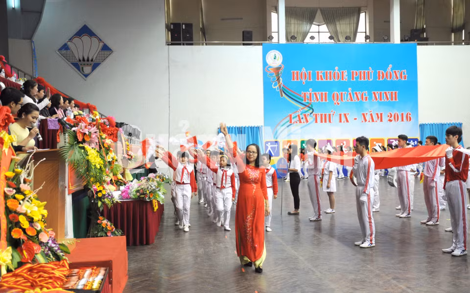 Màn diễu hành biểu dương lực lượng của các em học sinh.