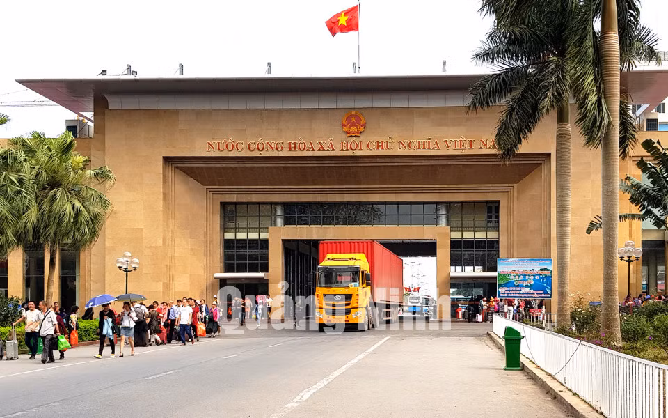Cửa khẩu quốc tế Móng Cái (4-2018). Ảnh: Thái Cảnh