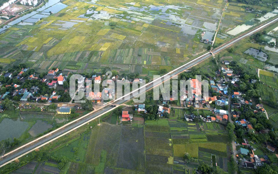 Hệ thống mương cấp nước cho đảo Hà Nam, TX Quảng Yên (4-2020). Ảnh: Đỗ Giang