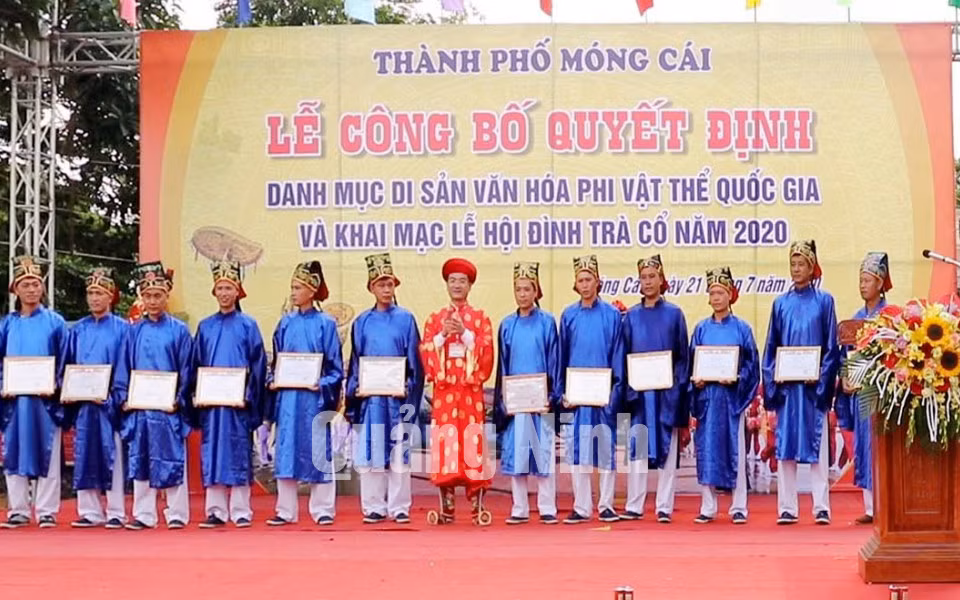 Lễ Công bố quyết định danh mục di sản văn hóa phi vật thể quốc gia đối với Lễ hội đình Trà Cổ và khai hội đình năm 2020 (7-2020). Ảnh: Việt Anh