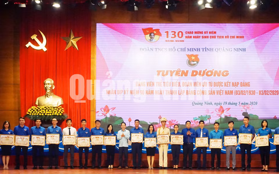 90 Đảng viên trẻ tiêu biểu được vinh danh tại buổi lễ Tuyên dương gương mặt trẻ, tài năng trẻ, đảng viên trẻ tiêu biểu năm 2019 (5-2020). Ảnh: Minh Đức