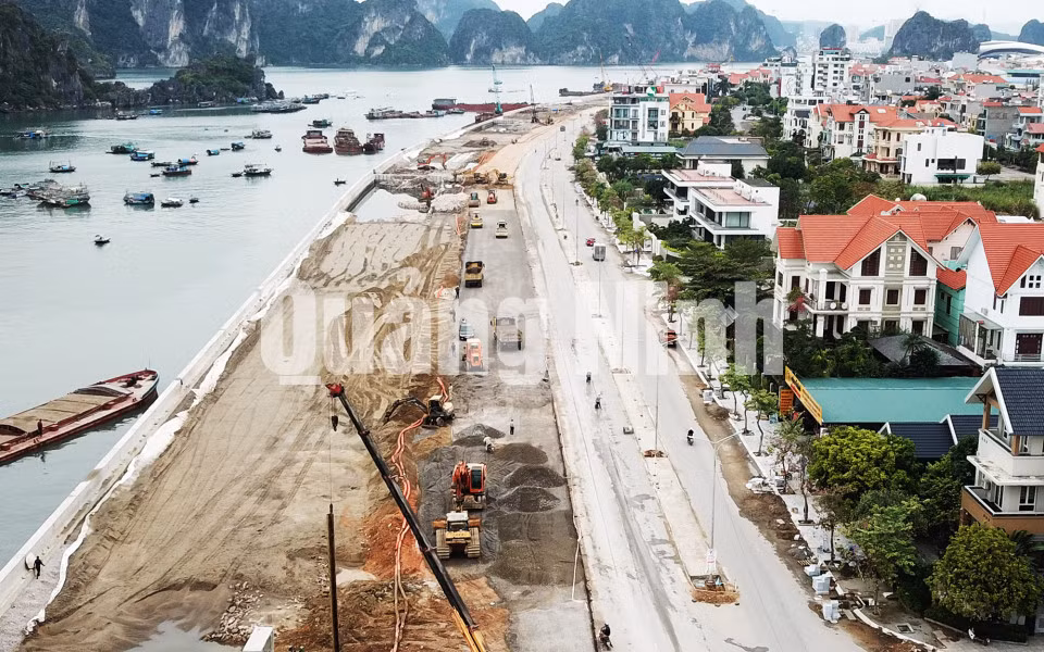 Thi công đắp nền, xử lý lún (11-2019). Ảnh: Đỗ Phương