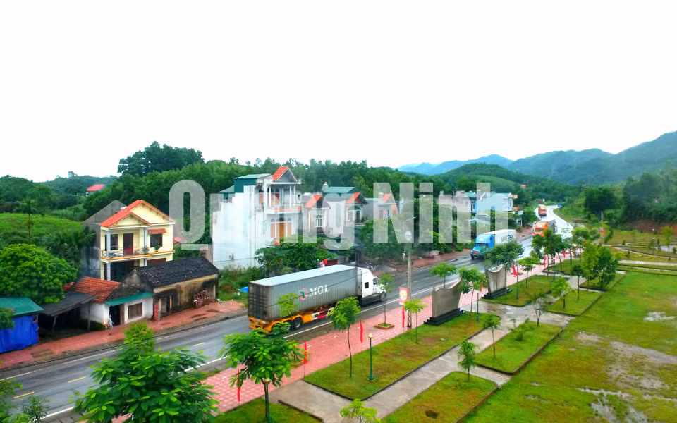 Quốc lộ 18C đi qua huyện Tiên Yên (7-2019). Ảnh: Đỗ Giang