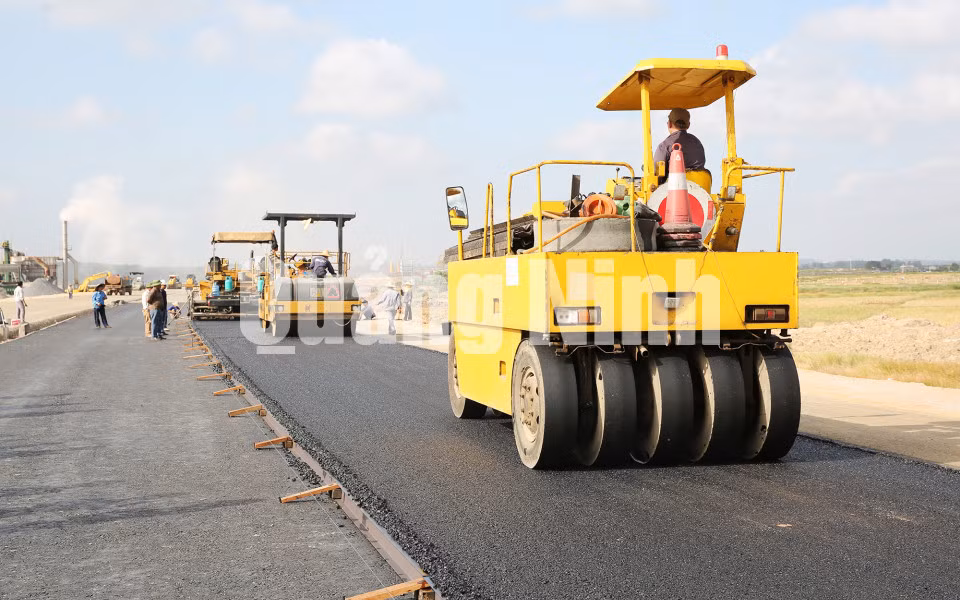 Thi công cao tốc Hạ Long - Hải Phòng (11-2016). Ảnh: Đỗ Phương