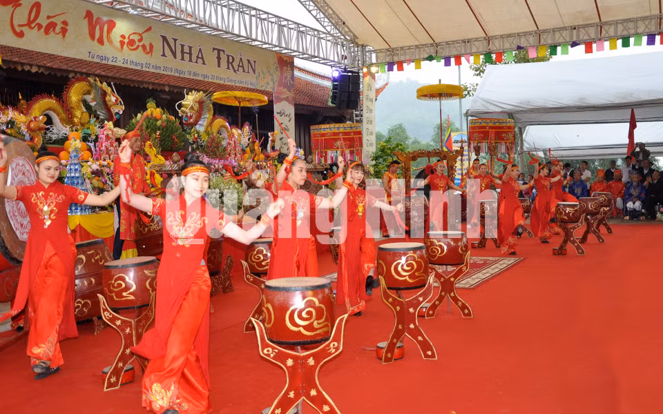 Màn trống hội chào mừng khai hội Thái Miếu nhà Trần (2-2019). Ảnh: Phan Hằng