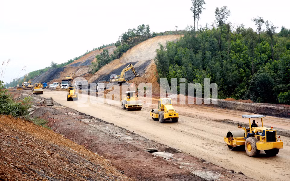 Dự án Đường giao thông trục chính đấu nối khu chức năng. Ảnh: Đỗ Phương
