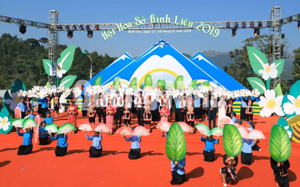 Khai Hội hoa Sở Bình Liêu 2019 (12-2019). Ảnh: Hoàng Gái (Trung tâmTT - VH Bình Liêu)