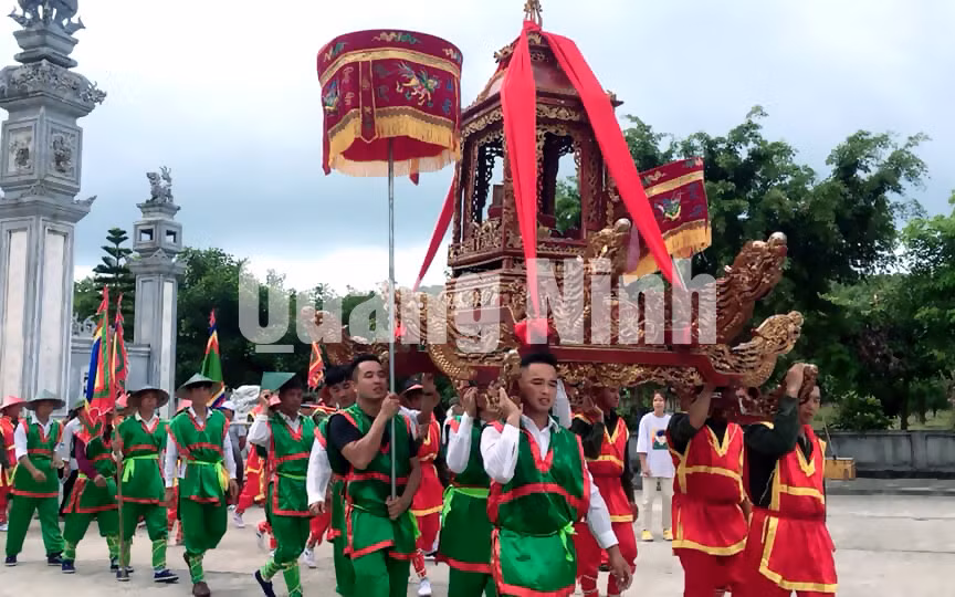 Lễ hội Quan Lạn. Ảnh: VIệt Hoa