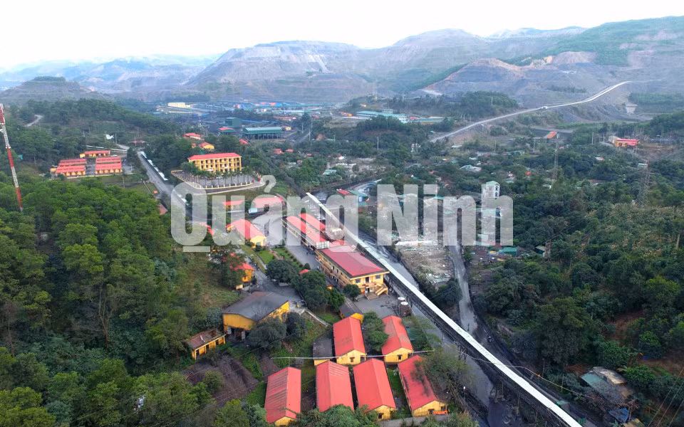 Khai trường Công ty Than Quang Hanh tại xã Dương Huy, TP Cẩm Phả (1-2018). Ảnh: Khánh Giang