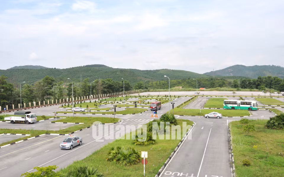 Sát hạch để cấp GPLX Trung tâm Sát hạch lái xe (Sở GT-VT Quảng Ninh) (6-2015). Ảnh: Duy Linh