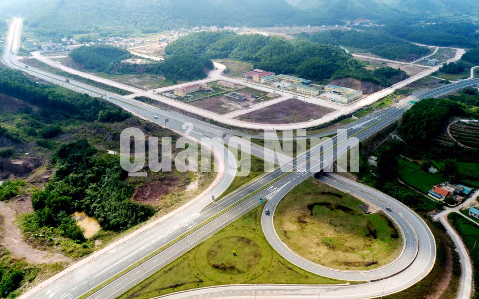 Cao tốc Hạ Long - Vân Đồn (2-2020). Ảnh: Đỗ Phương