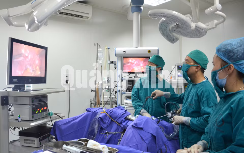 Phẫu thuật nội soi vô sinh. Ảnh: Nguyễn Hoa