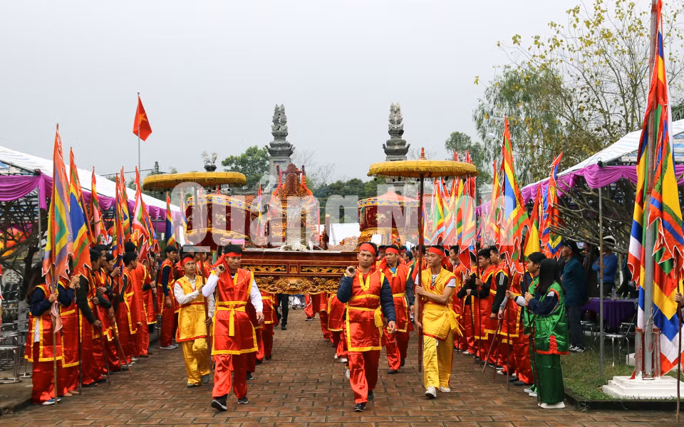 Nghi lễ rước thần tại Lễ hội đình Đầm Hà (2-2019). Ảnh: Hữu Việt