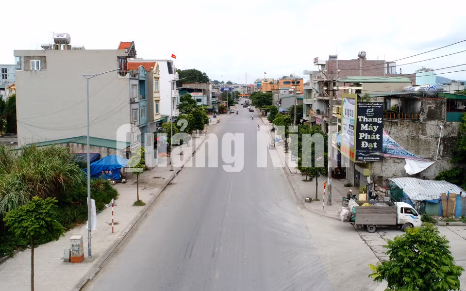 Tỉnh lộ 337, đoạn qua phường Cao Xanh (TP Hạ Long). Ảnh: Khánh Giang