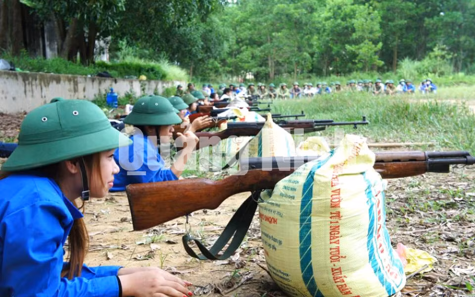 Sinh viên năm 1 tập quân sự. Ảnh: Nguyễn Văn Lam (Chủ tịch Hội Sinh viên Trường ĐH Hạ Long)