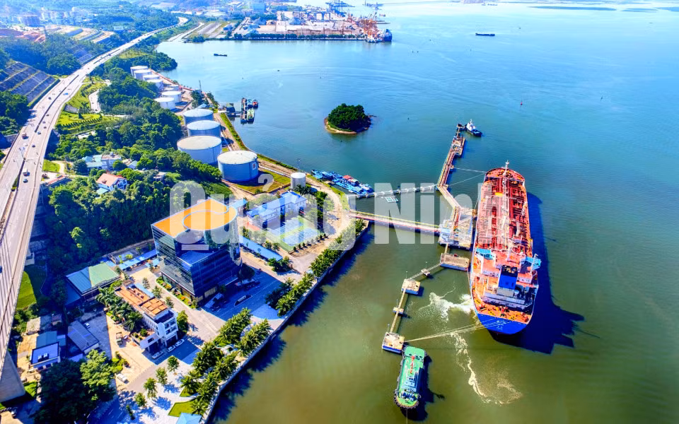 Toàn cảnh Công ty xăng dầu B12 (8-2017). Ảnh: Hùng Sơn