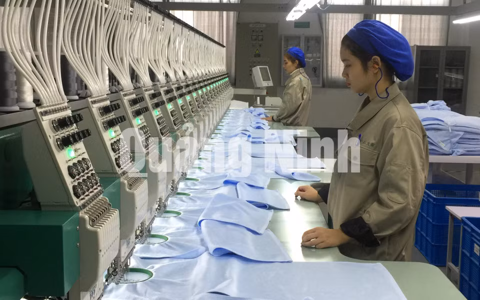 Sản xuất khăn tắm, khăn mặt cao cấp tại Công ty TNHH Đại Đông Việt Nam (KCN Texhong Hải Hà) (1-2018). Ảnh: Hữu Việt.