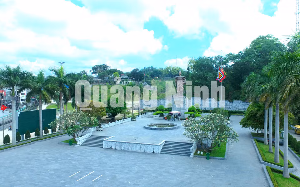 Tượng đài Trần Quốc Tảng (4-2017). Ảnh: Khánh Giang