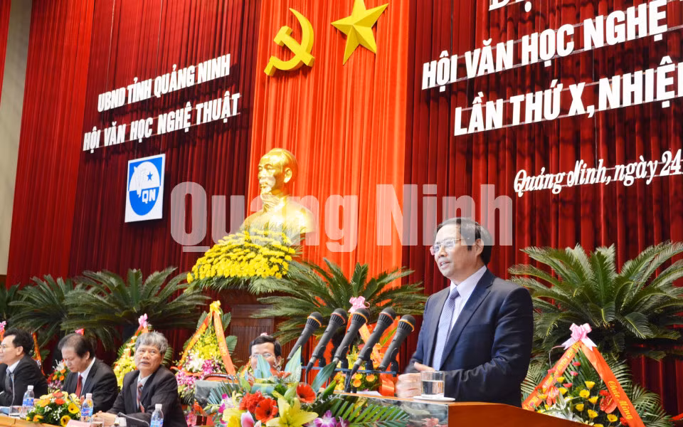 Bí thư Tỉnh ủy phát biểu tại đại hội.