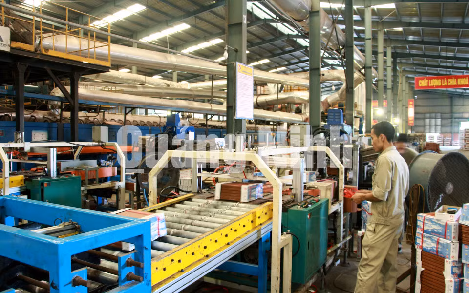 Sản xuất gạch tại Công ty CP Gốm Đất Việt (9-2019). Ảnh: Mạnh Trường