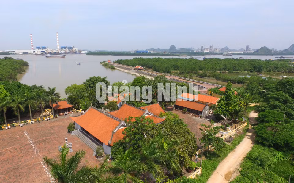 Quần thể Đền Trần Hưng Đạo và Miếu Vua Bà (6-2016). Ảnh: Hùng Sơn