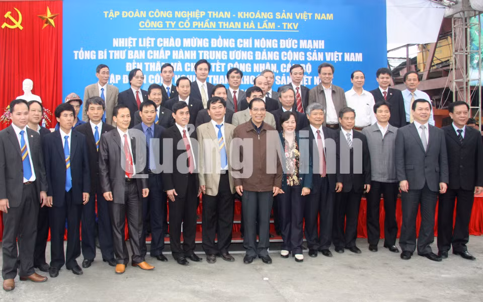 Tổng Bí thư thăm và chúc tết cán bộ, công nhân Công ty CP Than Hà Lầm, tháng 2-2010.
