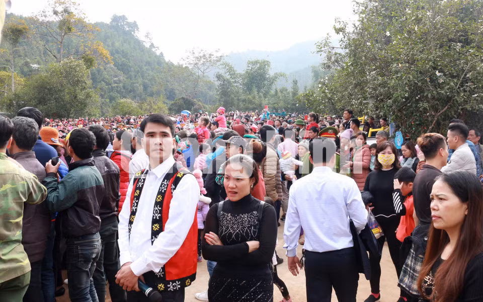 Hội hoa Sở Bình Liêu thu hút đông đảo du khách trong, ngoài tỉnh. Ảnh: Hoàng Giang