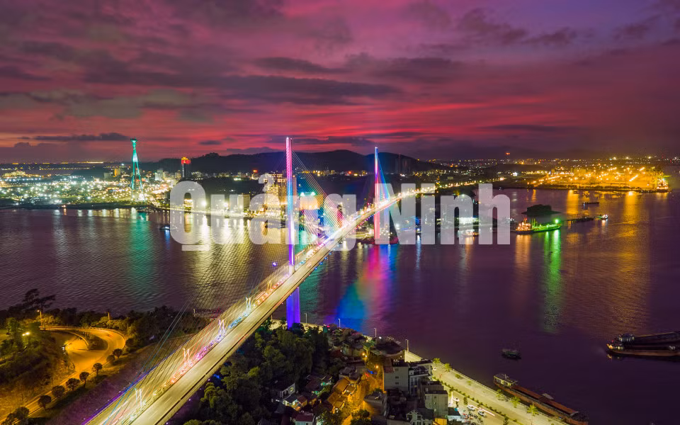 Cung đàn Hạ Long. Ảnh: Thành Chung