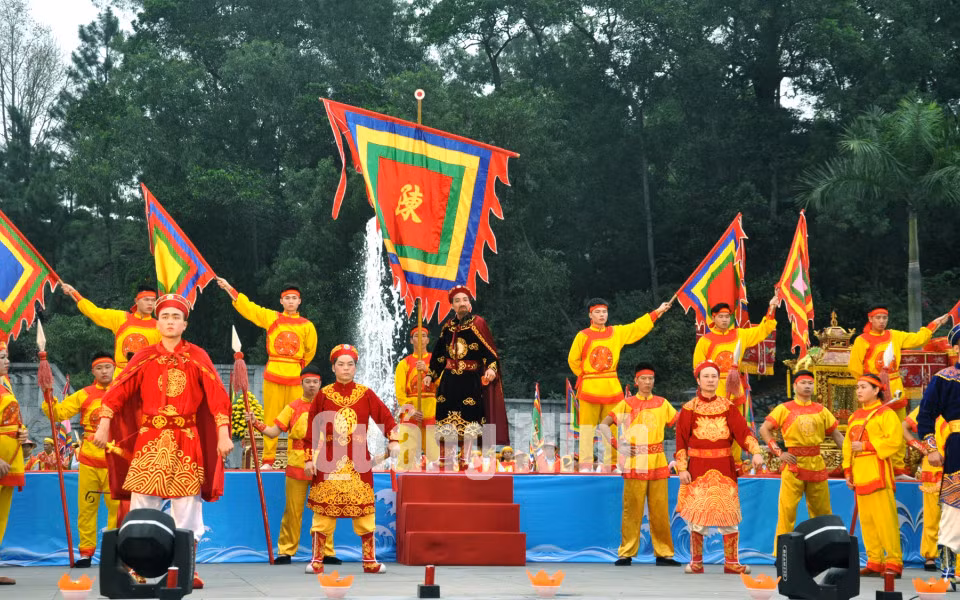 Màn diễn tích tái hiện lại cuộc đời và những chiến công hiển hách của Hưng Nhượng Đại Vương (3-2018). Ảnh: Phan Hằng