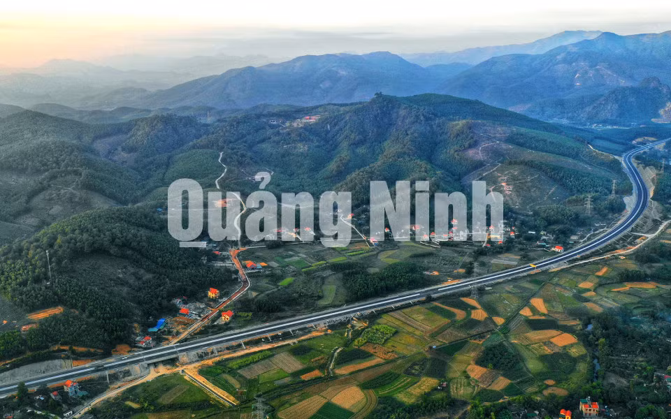 Cao tốc Hạ Long - Vân Đồn (12-2018). Ảnh: Đỗ Phương