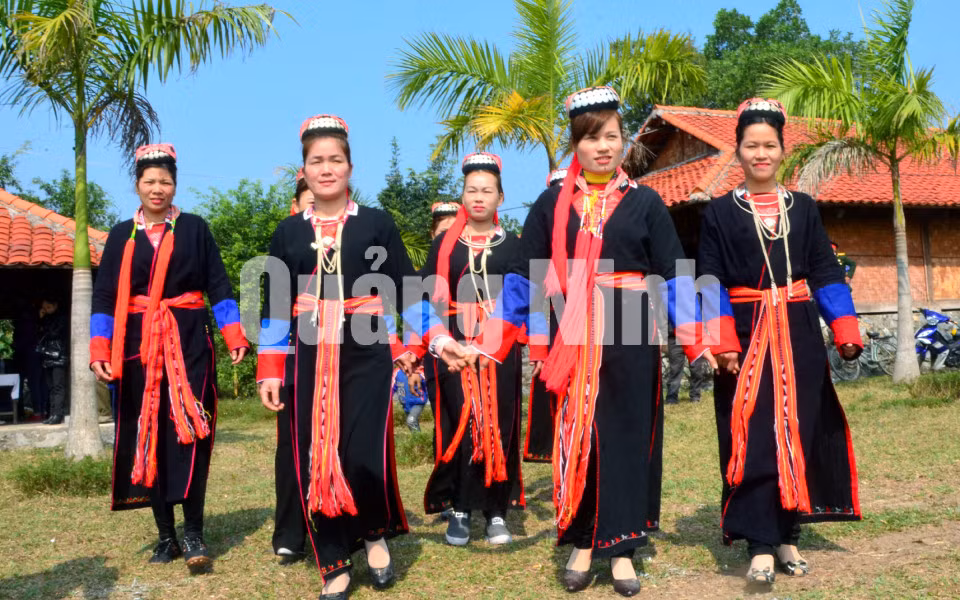 Trang phục truyền thống của phụ nữ Dao Thanh Y (xã Bằng Cả, TP Hạ Long) trong ngày lễ hội (8-2019). Ảnh: Hà Phong